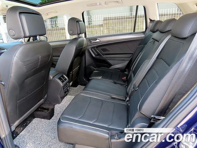 Volkswagen Tiguan Allspace 2.0 TSI Prestige 2023 — фото 6