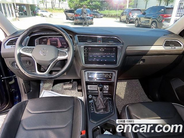 Volkswagen Tiguan Allspace 2.0 TSI Prestige 2023 — фото 7