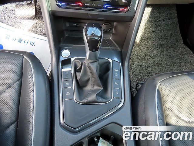 Volkswagen Tiguan Allspace 2.0 TSI Prestige 2023 — фото 15