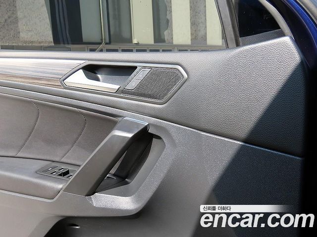Volkswagen Tiguan Allspace 2.0 TSI Prestige 2023 — фото 16