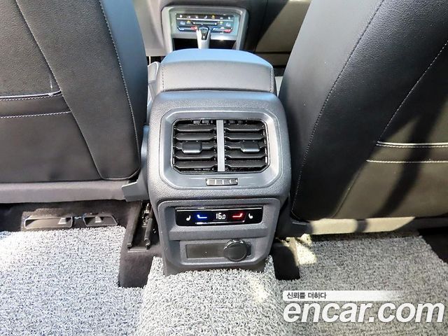 Volkswagen Tiguan Allspace 2.0 TSI Prestige 2023 — фото 19
