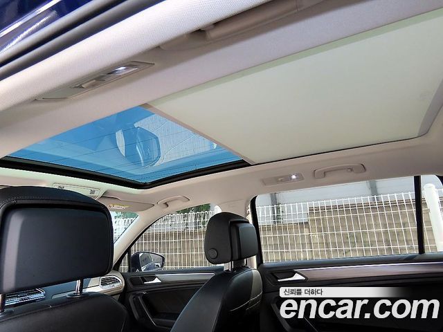 Volkswagen Tiguan Allspace 2.0 TSI Prestige 2023 — фото 20