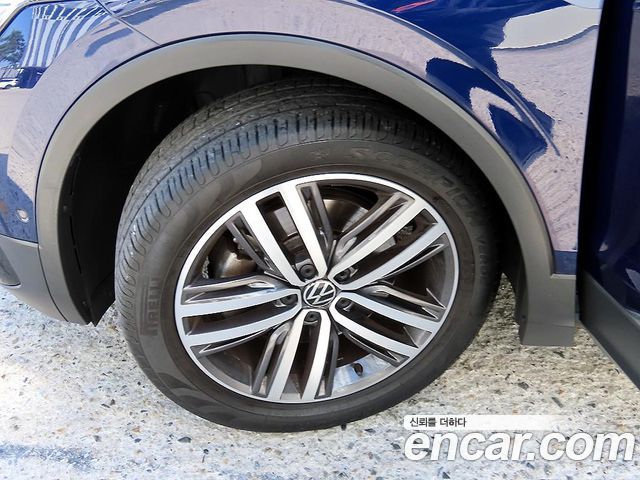 Volkswagen Tiguan Allspace 2.0 TSI Prestige 2023 — фото 24