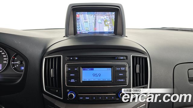 Hyundai Grand Starex Van 3-Seater Smart 2021 — фото 15