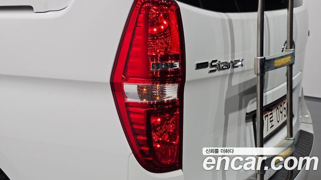 Hyundai Grand Starex Van 3-Seater Smart 2021 — фото 23