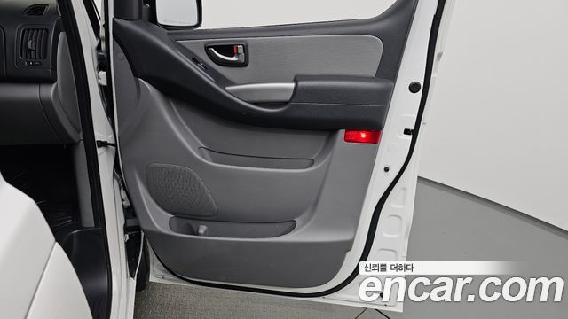 Hyundai Grand Starex Van 3-Seater Smart 2021 — фото 25