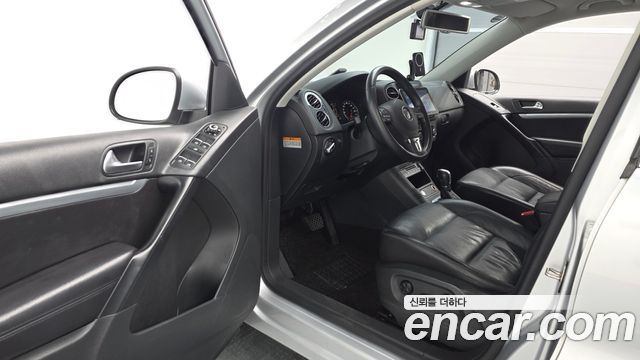 Volkswagen Tiguan 2.0 TDI Comfort 5N 2015 — фото 10