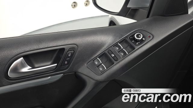 Volkswagen Tiguan 2.0 TDI Comfort 5N 2015 — фото 18