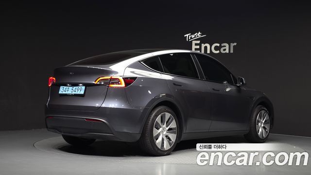 Tesla Model Y RWD 2024 — фото 2