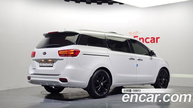 Kia Carnival 9-Seater Prstige 2019 — фото 2