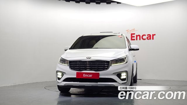 Kia Carnival 9-Seater Prstige 2019 — фото 3