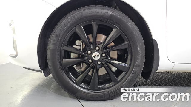 Kia Carnival 9-Seater Prstige 2019 — фото 5