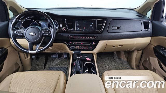 Kia Carnival 9-Seater Prstige 2019 — фото 7