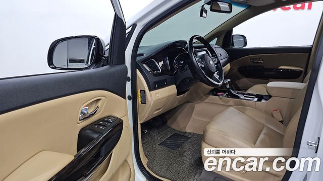 Kia Carnival 9-Seater Prstige 2019 — фото 10