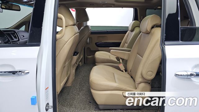 Kia Carnival 9-Seater Prstige 2019 — фото 11