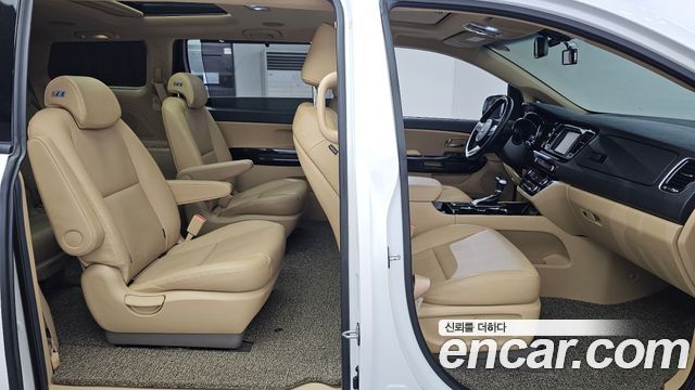 Kia Carnival 9-Seater Prstige 2019 — фото 12