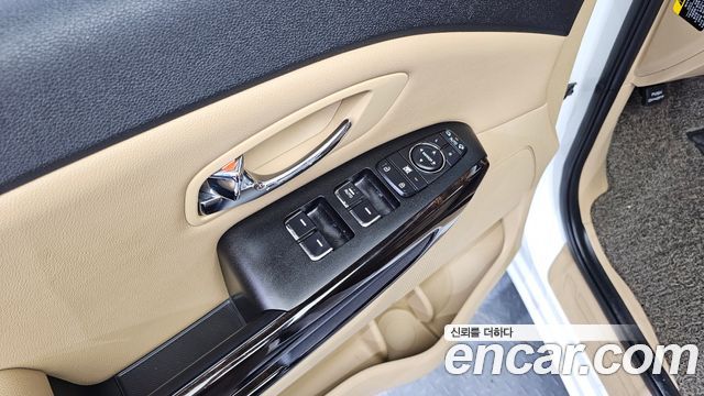 Kia Carnival 9-Seater Prstige 2019 — фото 13