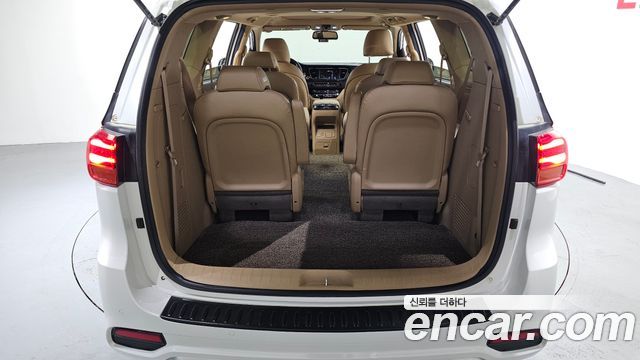 Kia Carnival 9-Seater Prstige 2019 — фото 20