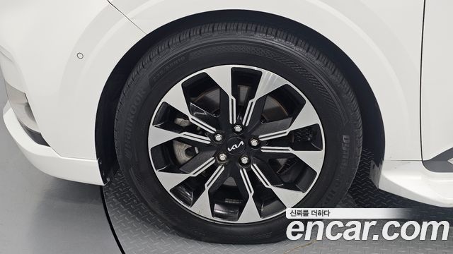 Kia Carnival (IV) Diesel 9-Seater Hi-Limousine Signature 2023 — фото 5