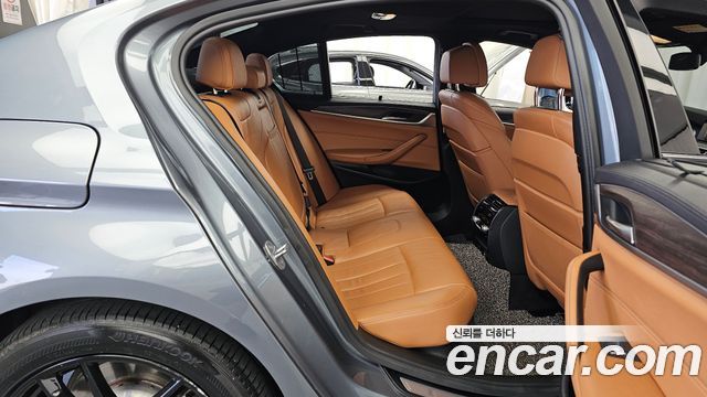 BMW 5 Series (G30) 520d xDrive M Sport Package Plus 2017 — фото 12