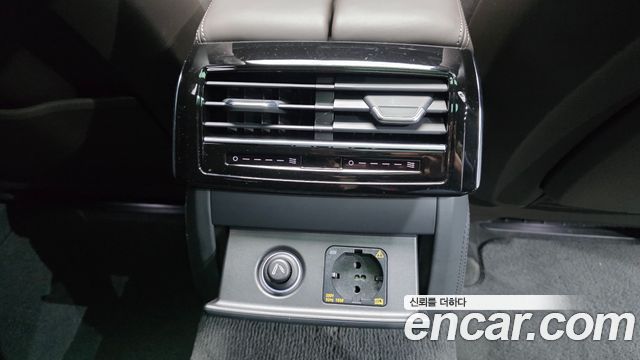 Audi A8 (D5) 55 TFSI Quattro Premium LWB 2023 — фото 37