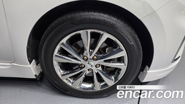 Kia Carnival 9-Seater Hi-Limousine Noblesse Special 2020 — фото 5