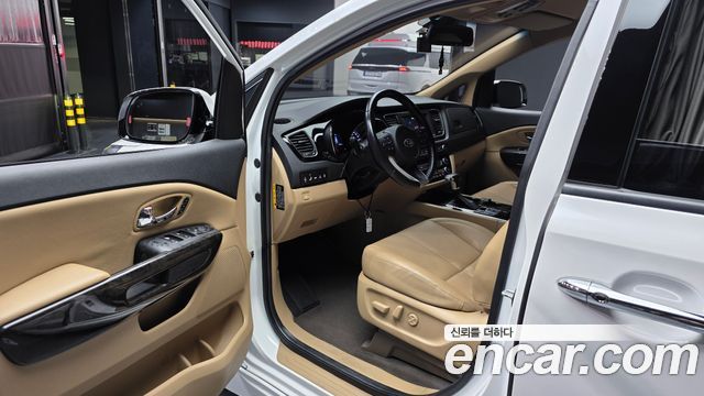 Kia Carnival 9-Seater Hi-Limousine Noblesse Special 2020 — фото 10
