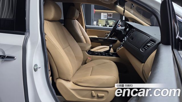 Kia Carnival 9-Seater Hi-Limousine Noblesse Special 2020 — фото 11
