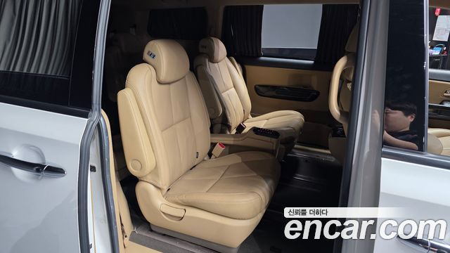 Kia Carnival 9-Seater Hi-Limousine Noblesse Special 2020 — фото 12