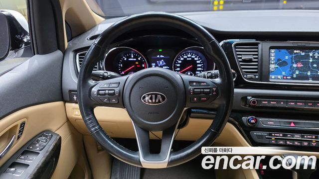 Kia Carnival 9-Seater Hi-Limousine Noblesse Special 2020 — фото 13
