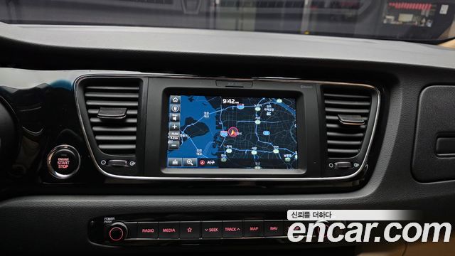 Kia Carnival 9-Seater Hi-Limousine Noblesse Special 2020 — фото 14