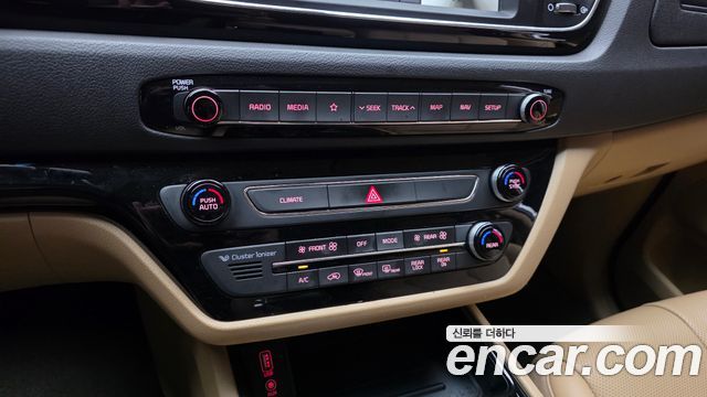 Kia Carnival 9-Seater Hi-Limousine Noblesse Special 2020 — фото 16