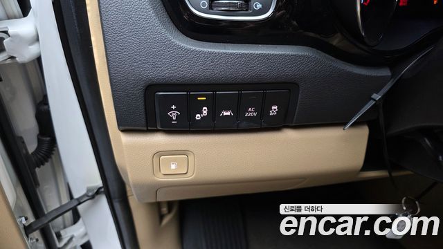 Kia Carnival 9-Seater Hi-Limousine Noblesse Special 2020 — фото 17