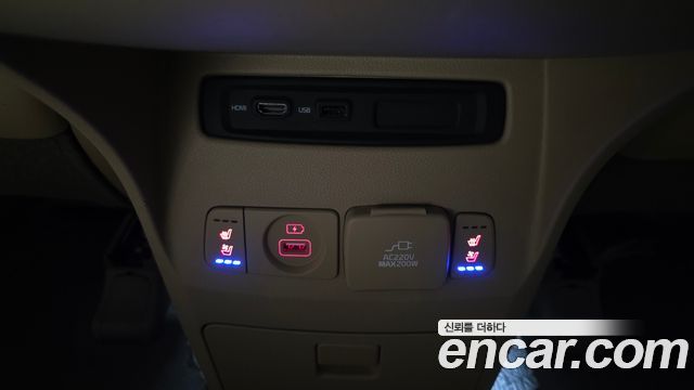 Kia Carnival 9-Seater Hi-Limousine Noblesse Special 2020 — фото 19