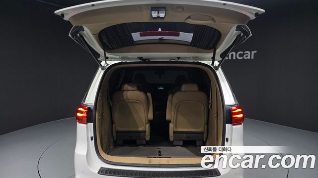 Kia Carnival 9-Seater Hi-Limousine Noblesse Special 2020 — фото 20