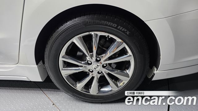 Kia Carnival 9-Seater Hi-Limousine Noblesse Special 2020 — фото 21