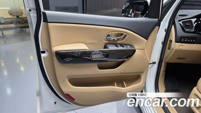 Kia Carnival 9-Seater Hi-Limousine Noblesse Special 2020 — фото 24