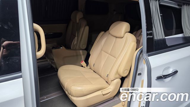 Kia Carnival 9-Seater Hi-Limousine Noblesse Special 2020 — фото 26
