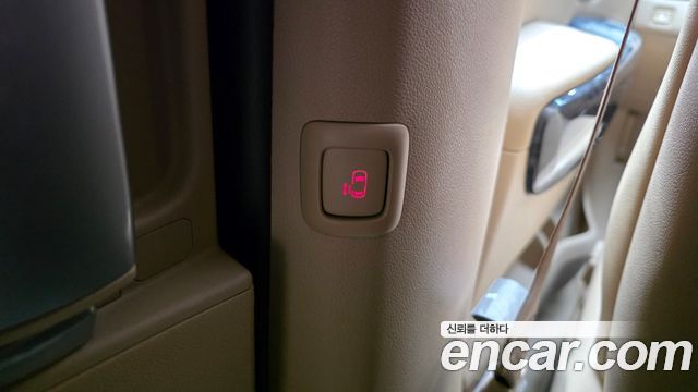 Kia Carnival 9-Seater Hi-Limousine Noblesse Special 2020 — фото 30