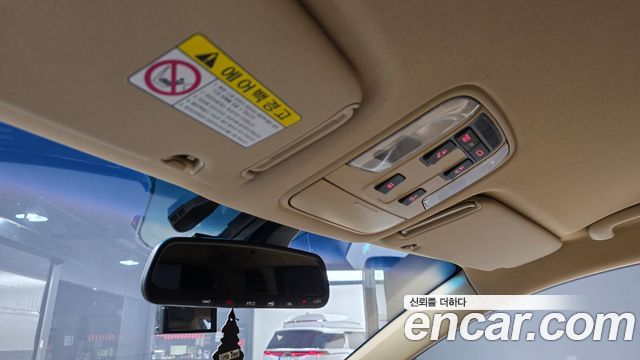 Kia Carnival 9-Seater Hi-Limousine Noblesse Special 2020 — фото 31