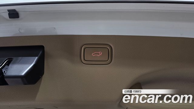 Kia Carnival 9-Seater Hi-Limousine Noblesse Special 2020 — фото 32