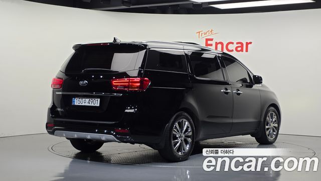 Kia Carnival 9-Seater Prstige 2020 — фото 2