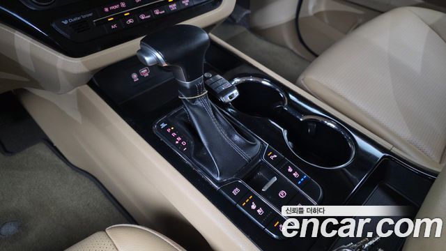 Kia Carnival 9-Seater Prstige 2020 — фото 9