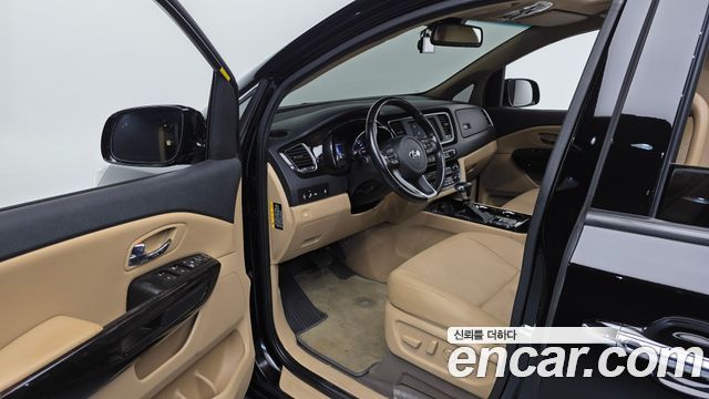 Kia Carnival 9-Seater Prstige 2020 — фото 10