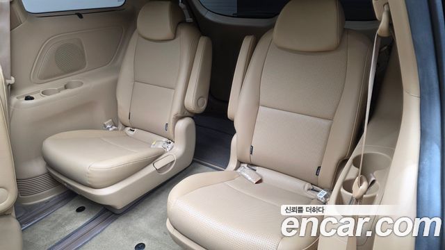 Kia Carnival 9-Seater Prstige 2020 — фото 11