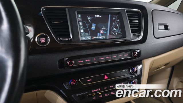 Kia Carnival 9-Seater Prstige 2020 — фото 12