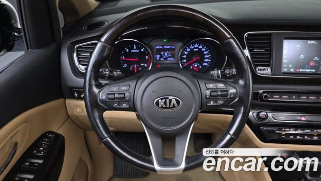 Kia Carnival 9-Seater Prstige 2020 — фото 13