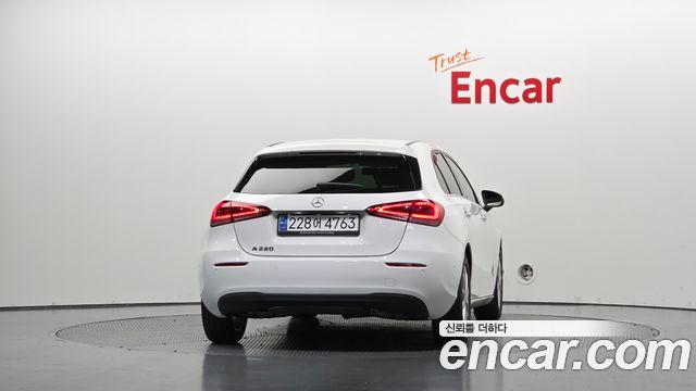 Mercedes-Benz A-Class (W177) A220 Hatchback 2020 — фото 4