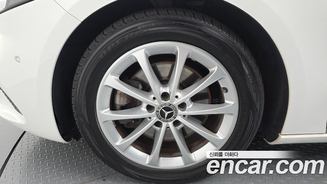 Mercedes-Benz A-Class (W177) A220 Hatchback 2020 — фото 5
