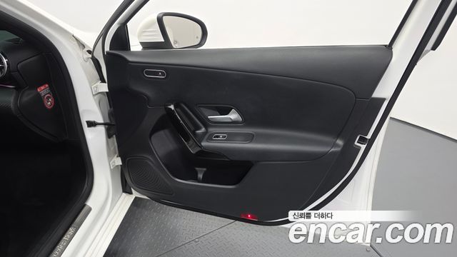Mercedes-Benz A-Class (W177) A220 Hatchback 2020 — фото 24